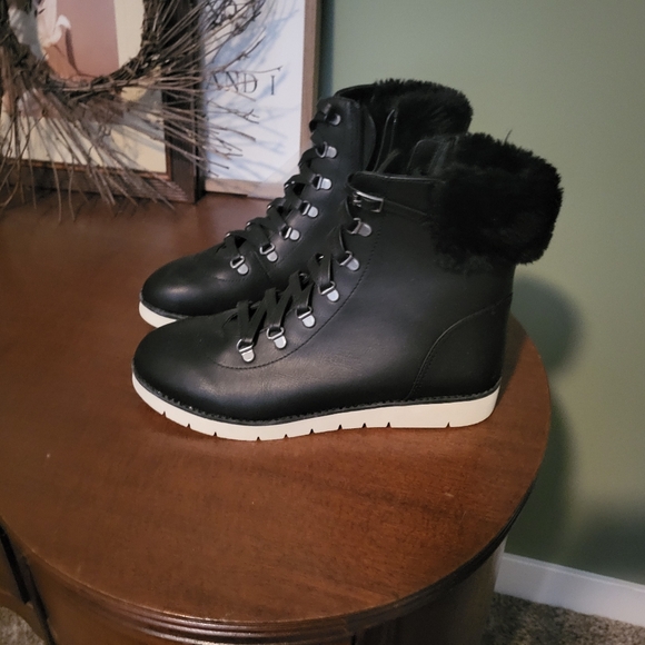 Mia Booties NWOT - Picture 2 of 2